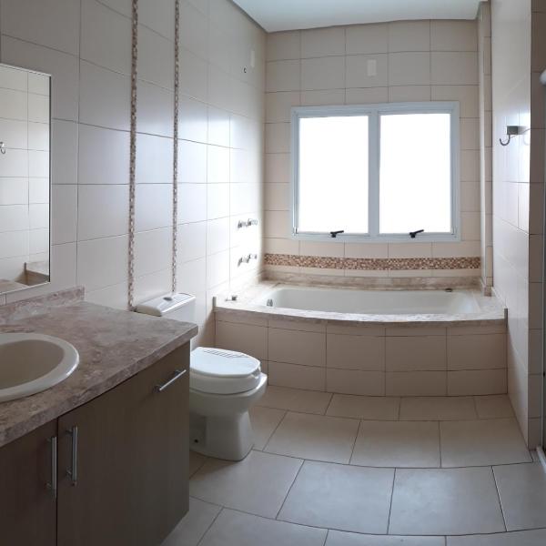 Casa com piscina na Praia dos Ingleses em Florianopolis - 5 dormitórios - Foto 3