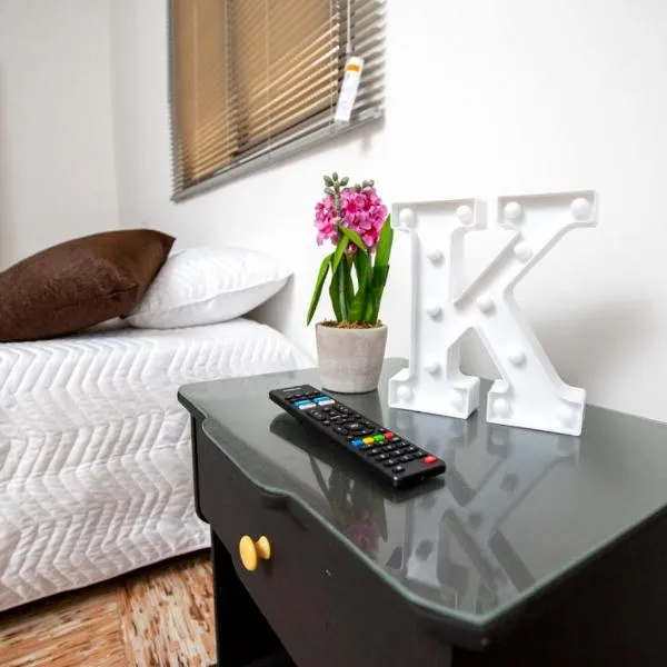 KOMODO ALOJAMIENTO- hostal autoservicio, ubicado cerca al centro histórico - baño privado, wifi , cama 2x2 y agua caliente y cocina compartida, hotel v destinaci Popayan