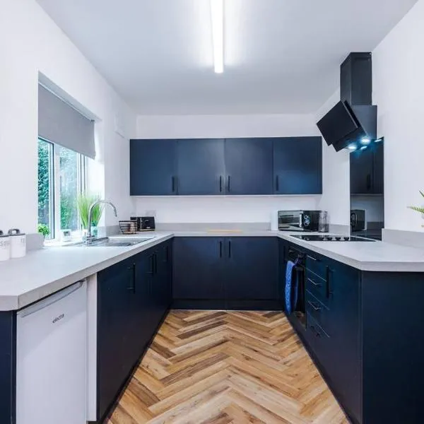 Spacious 3 bedroom close to Leeds city centre with parking - Short Stay Leeds, hotel en Knowsthorpe