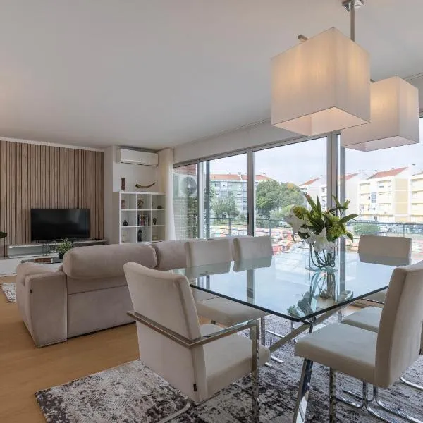 Charm 3BDR Apartment W/Balcony by LovelyStay