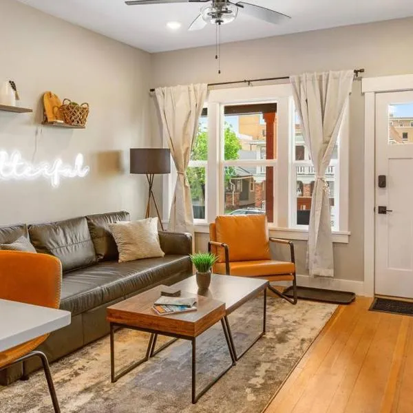 Modern condo in the heart of uptown Butte - Unit A, hotel in Butte