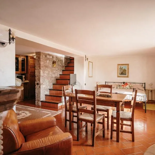 Lago del Turano - La Taverna con cucina open space e free WI-FI, hotel v destinaci Ascrea