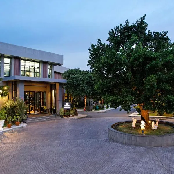 Raweewan Residence hotel, hótel í Min Buri