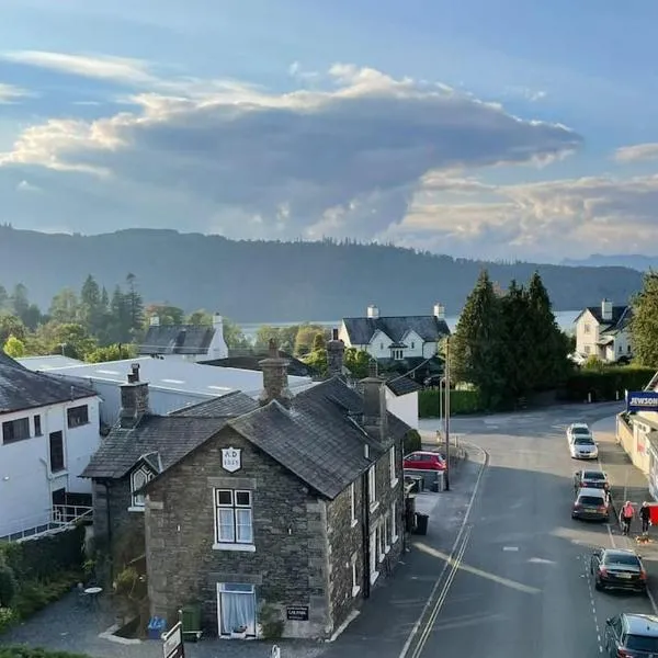 Viesnīca Perfectly Located, Central Bowness Flat With Free Parking and Lake Views pilsētā Vindermīra