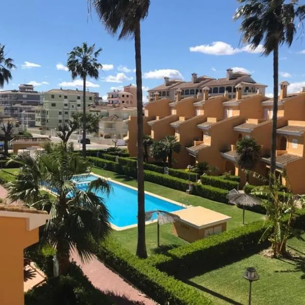 Casa adosada junto a la playa de El Perelló, hotel en Sueca