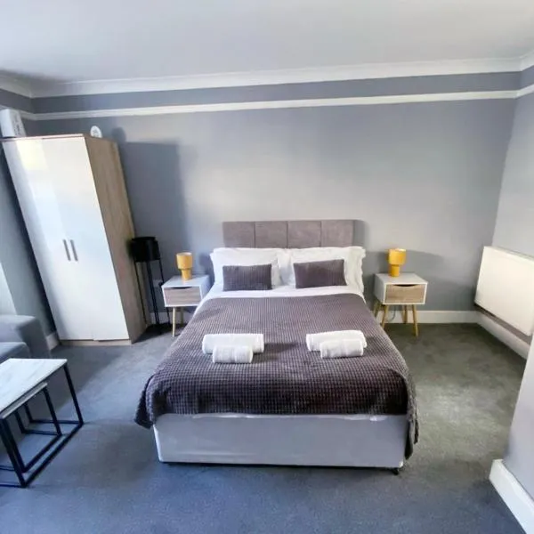 Gravesend 1 Bedroom Apartment 2 Min Walk to Station - longer stays available, ξενοδοχείο σε Γκρέιβσεντ