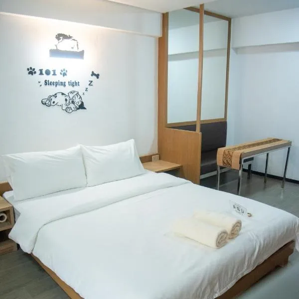 JW Happy room Huaikhwang, ξενοδοχείο σε Ban Na Song