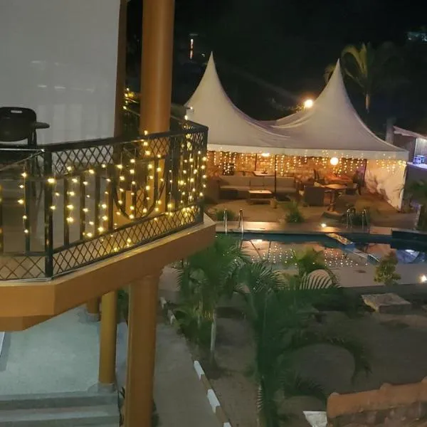 Mowicribs Hotel and Spa, hotel v mestu Entebbe