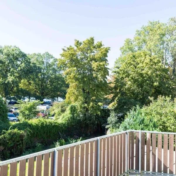 Perle am Maschsee. Ein Haus mit Garten und 4 Zimmern, hotel v destinaci Hannover