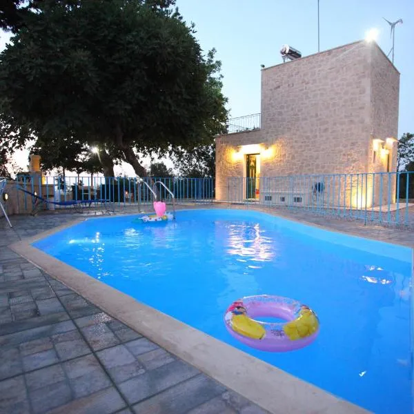 Villa Athina, מלון בארגירופוליס