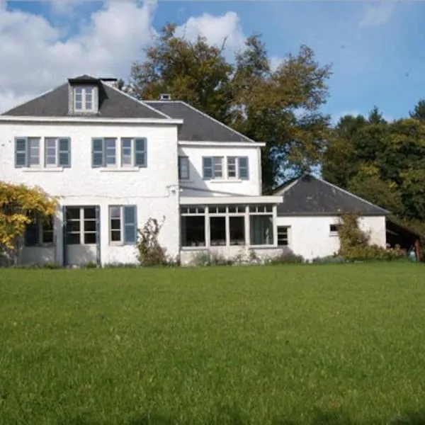 Le Chaperon Villa, hotel en Tellin