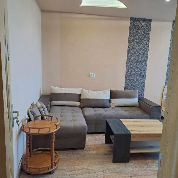 Луксозен апартамент с гледка към парк и център, Hotel in Yambol