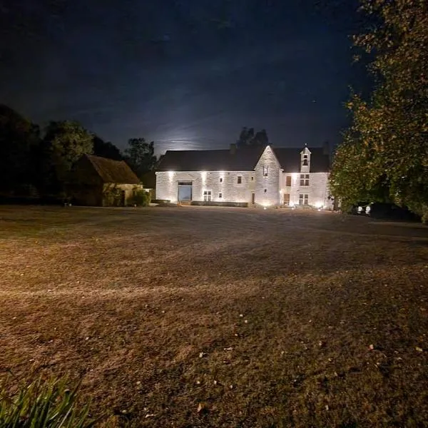 2 Suites dans demeure authentique du XVÈME, hotel en Saint Remy du Val