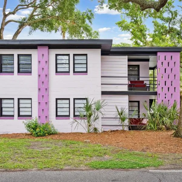 Folly Vacation Great Location, Vintage and Fun 120 Unit B, hotel v destinaci Folly Beach