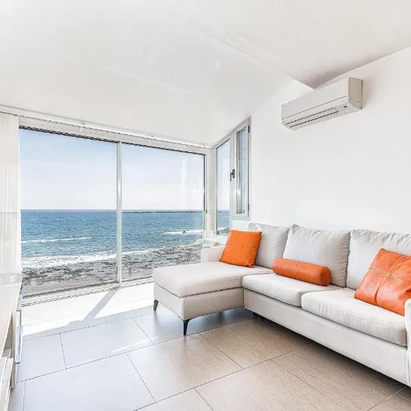 Luxury First Line Apartment., Hotel in Salinetas