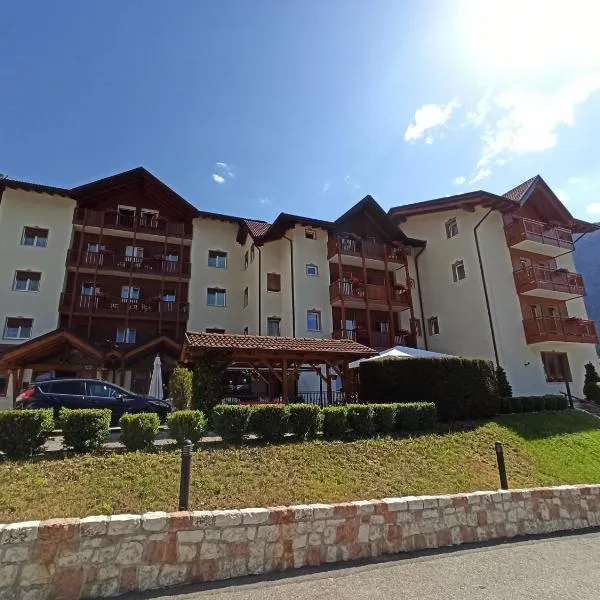 Hotel Zurigo, hotel em Molveno