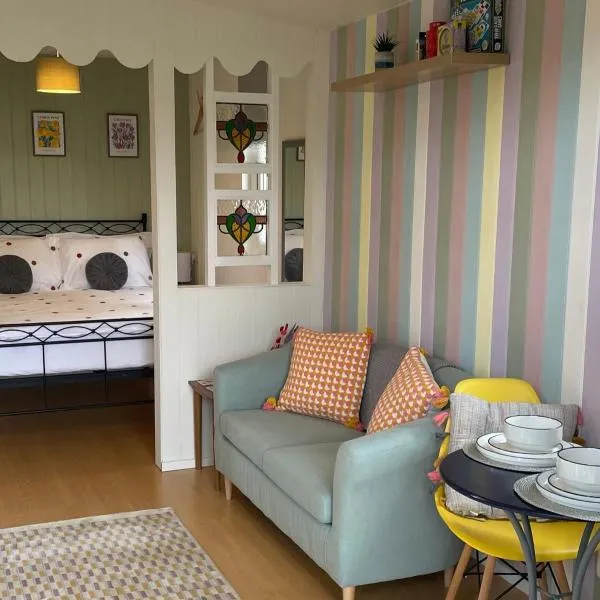 Pwllglas Bach - Spacious Cabin，馬漢萊斯的飯店