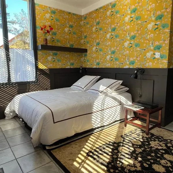 Un studio dans une villa balnéaire, hotel in Saint-Michel-Chef-Chef