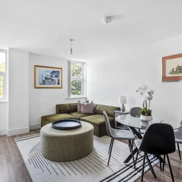 Luxurious 2 Bedroom Apartment with Free Parking in Chelmsford City Centre, hotel in Chelmsford
