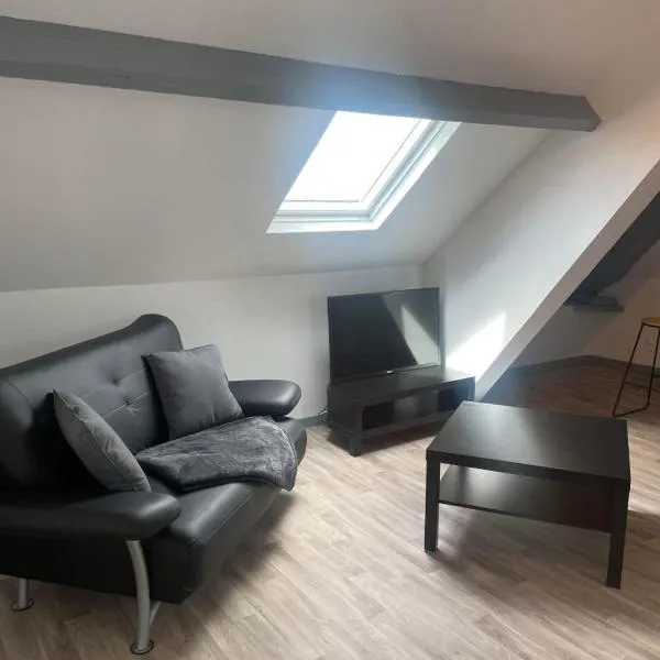 Superbe loft neuf - 1 chambre- face au Château - RIMBAUD, готель у місті Седан