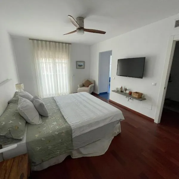 Tokyo Rooms (El Playazo) - Habitación PREMIUM con baño privado, hotel v destinaci Almería