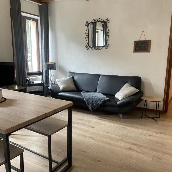 Superbe appartement face au Château - 2 chambres 5 pers - VERLAINE, готель у місті Седан