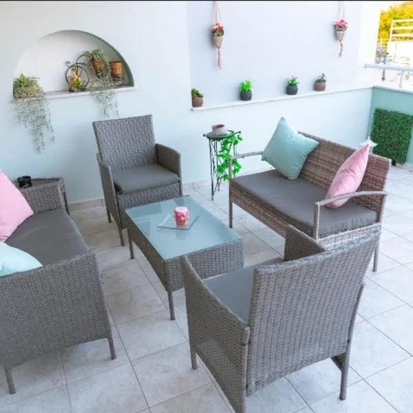 Kristin Apartment, hotel in Patra