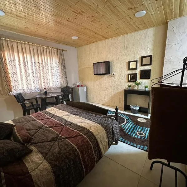 Green Garden Rooftop, hotel v destinaci Madaba