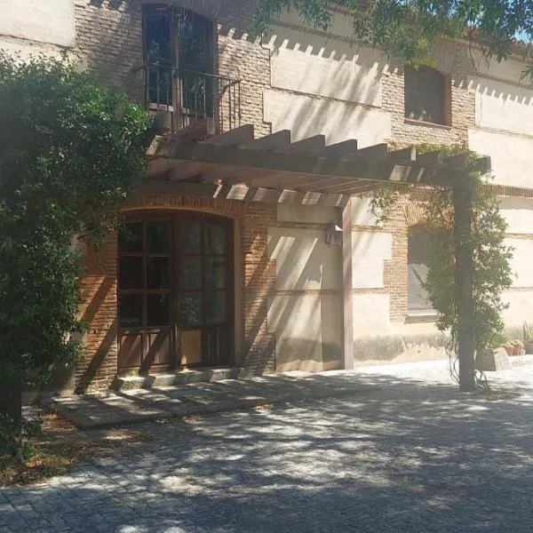La Resinera, hotel v destinaci La Adrada