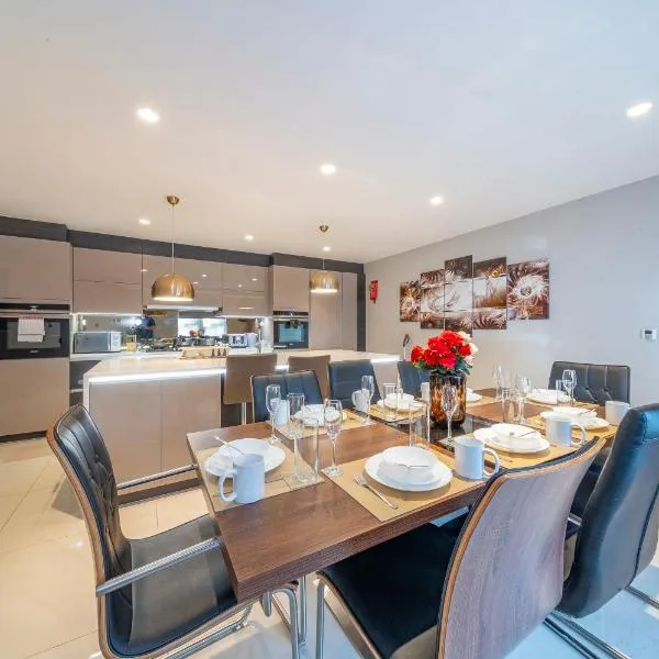 *RA7C* For your most relaxed & Cosy stay + Free Parking + Free Fast WiFi *, hotel in Batley