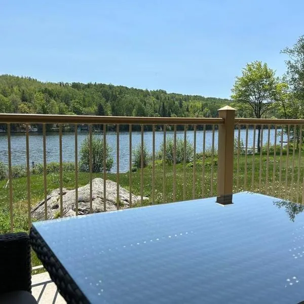 Equipped condo du lac St-Pierre à Mont-Carmel, Kamouraska RCM, hotel v destinaci Mont-Carmel