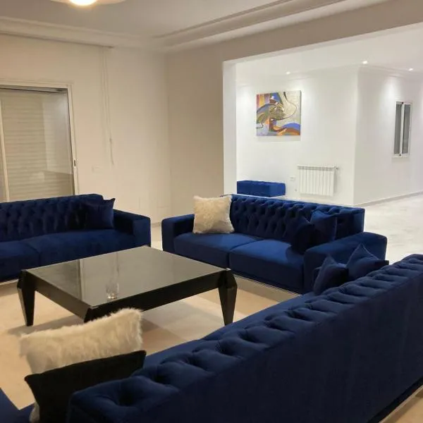 Appartement haut standing 170 m2、チュニスのホテル