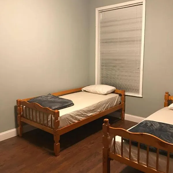 102 Private Room-Double Twin Bed in CoHi DC!, hotel ve Washingtonu