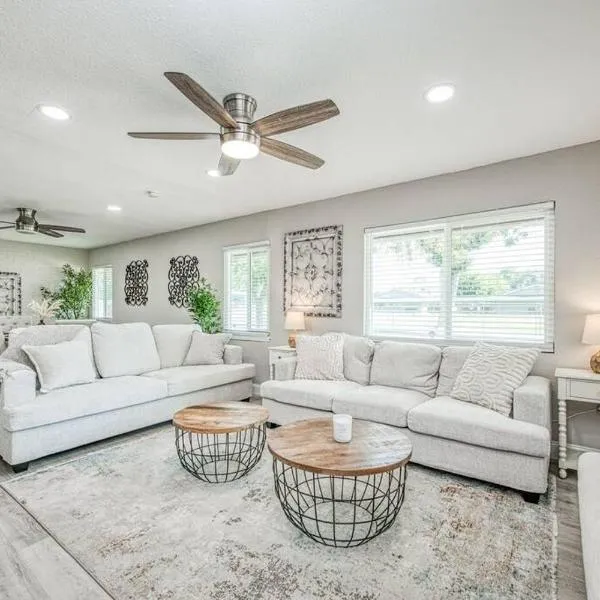 Fun City Haven Spacious Retreat in Fresno, hotel in Fresno