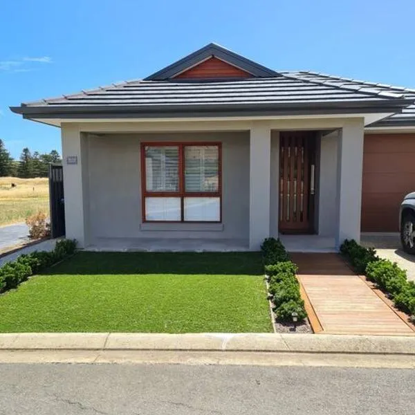 Coastal Palms - relax by the golf course, hotel v destinaci Normanville