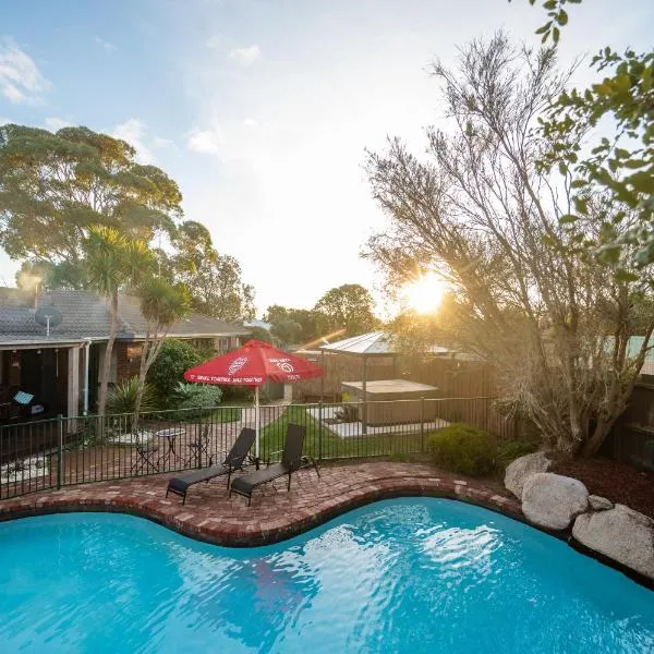 Fun Filled Renovated 80's Gem, 400m to Beach!, hotel a Torquay