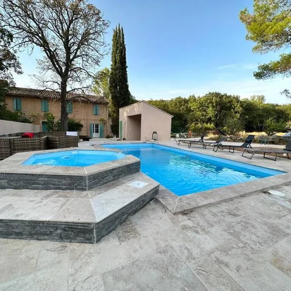 Bastide avec Piscine et Spa, vue Ste Victoire, хотел в Le Tholonet