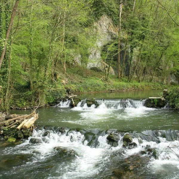 Claire de Meuse Cozy apartment Detox with river and hills, hotel v destinaci Anhée