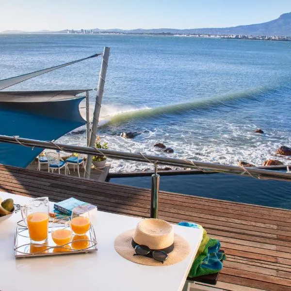 185 on BEACH Boutique Suites, hotell i Gordonʼs Bay