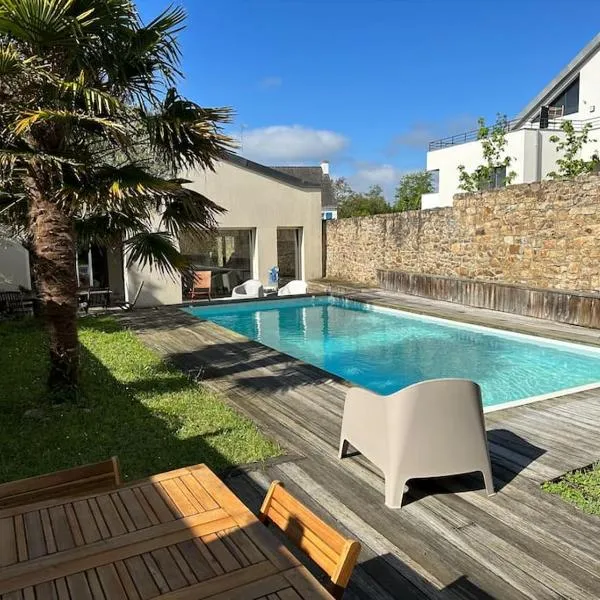 L’Arabesque, villa de charme avec piscine, ξενοδοχείο σε Arradon