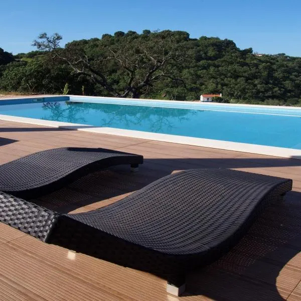 Casas de Campo do Castro da Cola, hotel in Marchicão