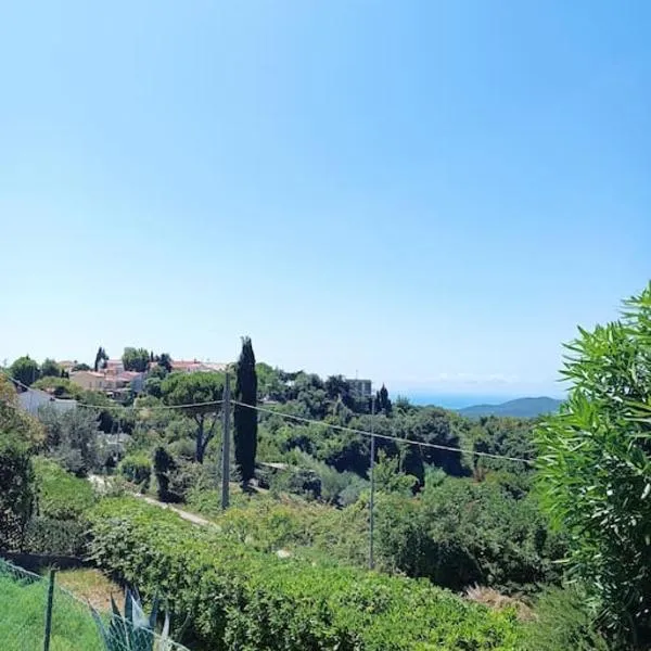 Casa in collina, vista mare., hotel v destinaci Nibbiaia
