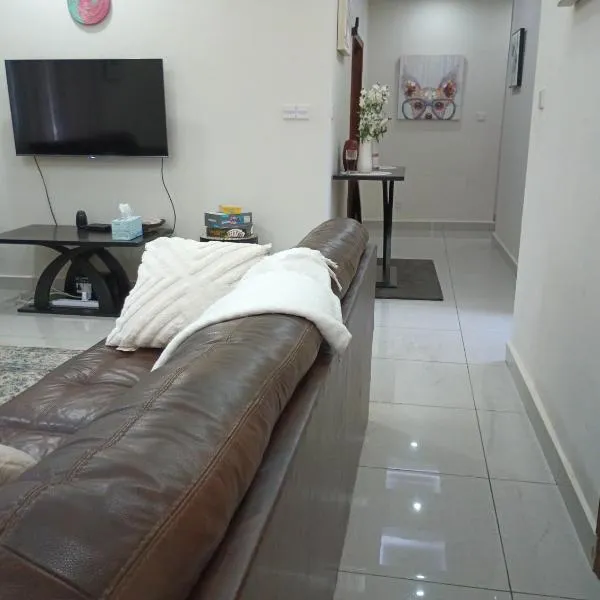 Himma's Apartments、Adonkiaのホテル