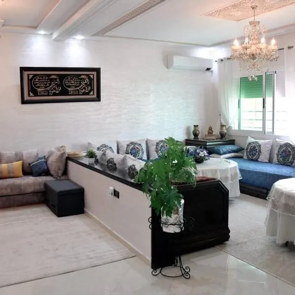 Appartement traditionnel marocain & spacieux, hotell i Es Skhinat
