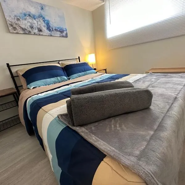 Comfy 2 Bedroom Near The Beach!, hotel in Pickering