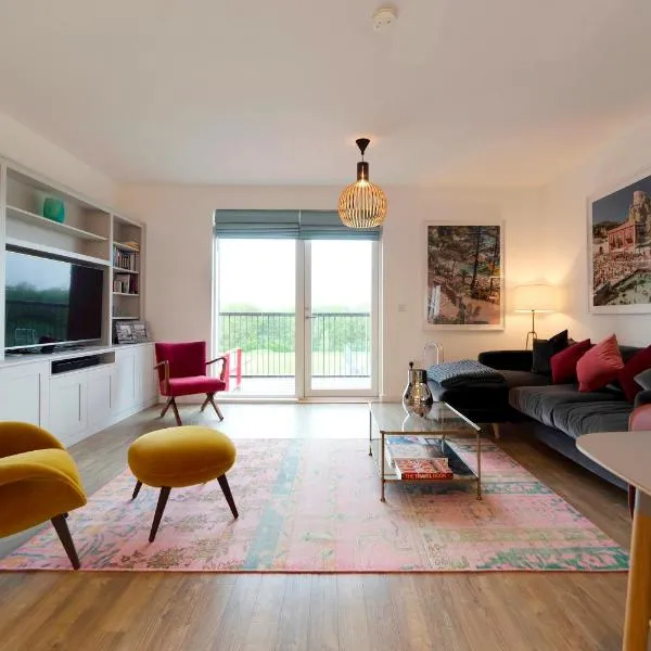 Pass the Keys Stunning and Spacious Modern Flat - Own Car Park, hotel in Cambridge