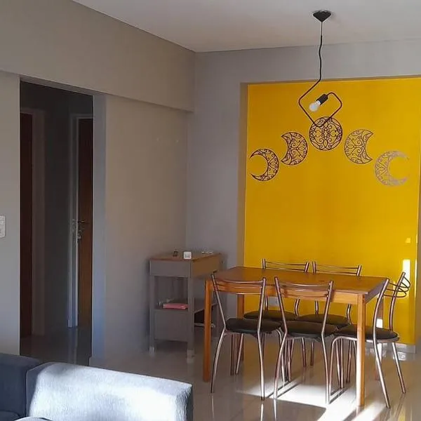 Hermoso departamento 3 amb. en el centro de Olivos, hotel em Olivos