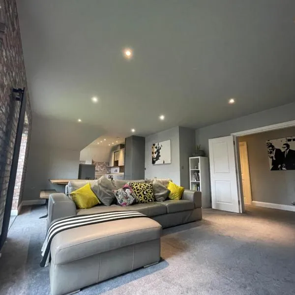 Spacious Apartment NEC BHX, hotel v destinaci Solihull