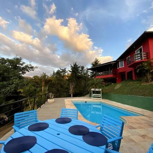 Casa em Secretário a 800 metros do centro de Secretário chacaradosolsecretario, hotel in Petrópolis