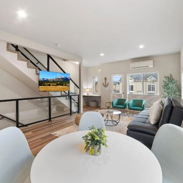 Brand New Fully Updated Condo 912 in Anacortes, hotel in Anacortes